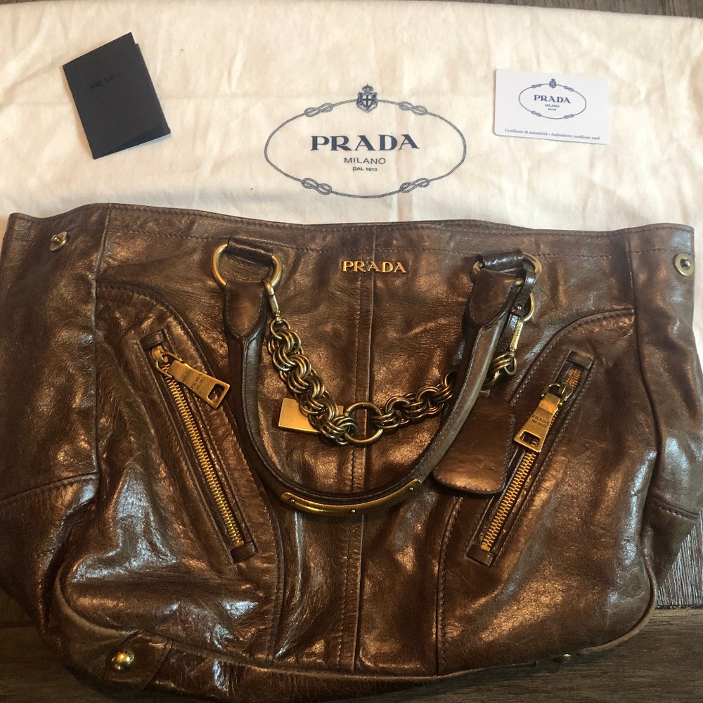 Authentic PRADA Chain Link Tote Vitello Shine